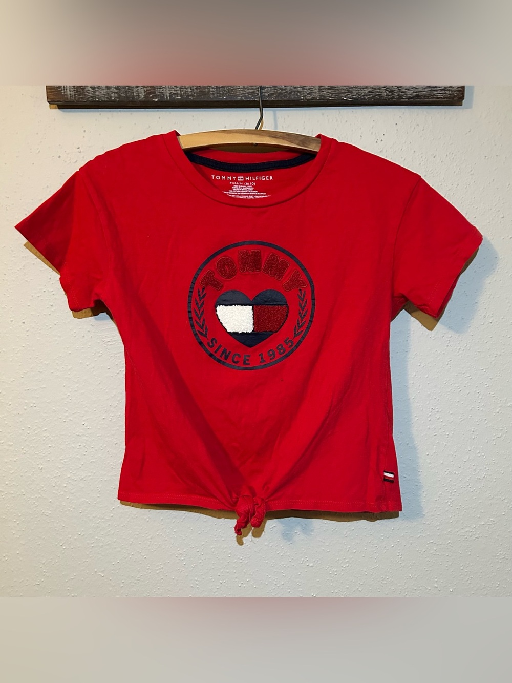 Tommy Hilfiger Girls Red Front-Tie Graphic T-Shirt Size M (8/10)